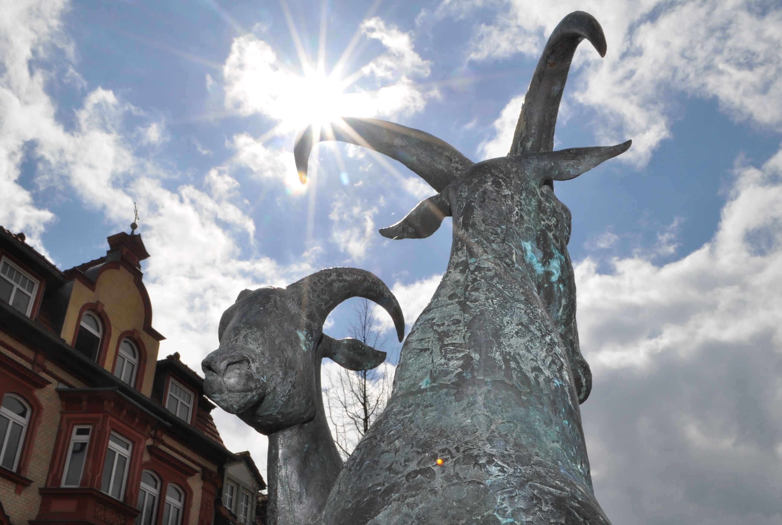 In Ilmenau ist der Himmel blau, da tanzt der Ziegenbock mit seiner Frau - Stadtführungen in Ilmenau mit Andrea Kubowicz In Ilmenau ist der Himmel blau, da tanzt der Ziegenbock mit seiner Frau - Stadtführungen in Ilmenau mit Andrea Kubowicz